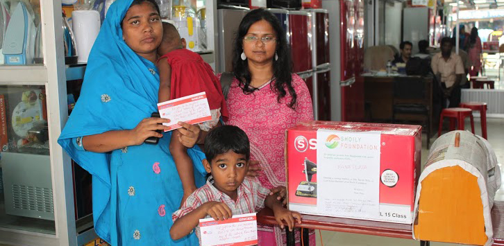 Read more about the article PARVEEN, A SAVAR VICTIM, DELIVERED WITH A SEWING MACHINE
